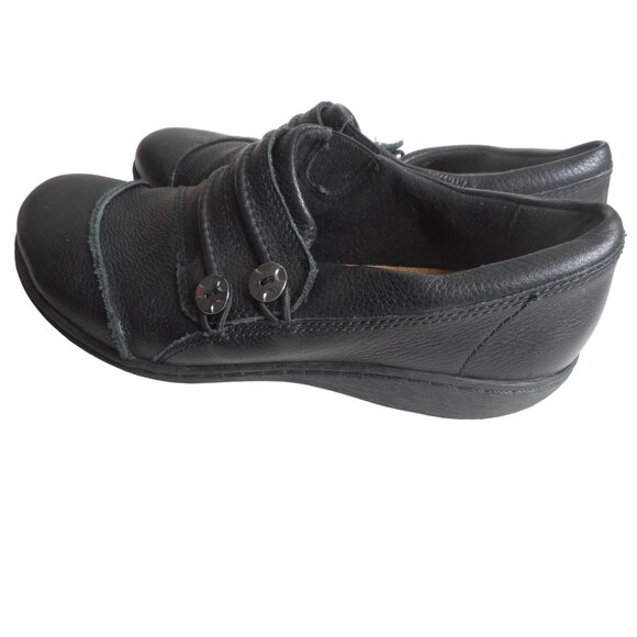 Clarks soft cushion Sz 7.5 M Black Slip on button Shoes - Picture 2 of 8
